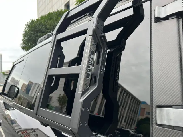 Land Rover Defender — Фото автомобиля 16