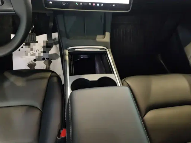Tesla Model Y — Фото автомобиля 13