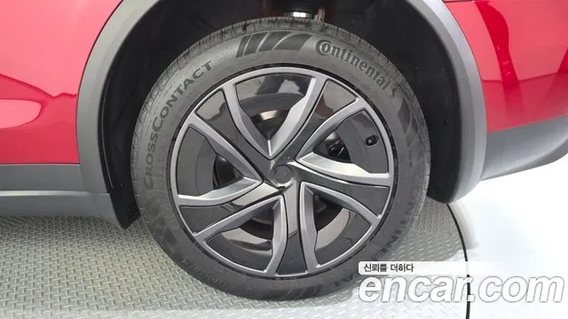 Tesla Model X — Фото автомобиля 17