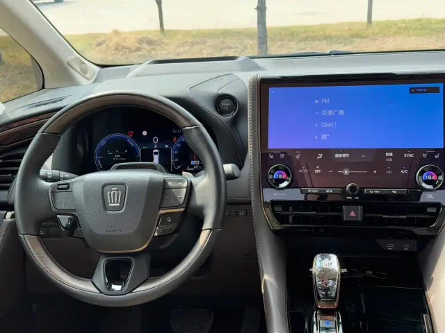 Toyota Vellfire — Фото автомобиля 6