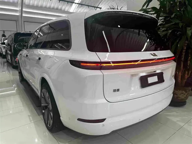 Li Auto L9 — Фото автомобиля 16