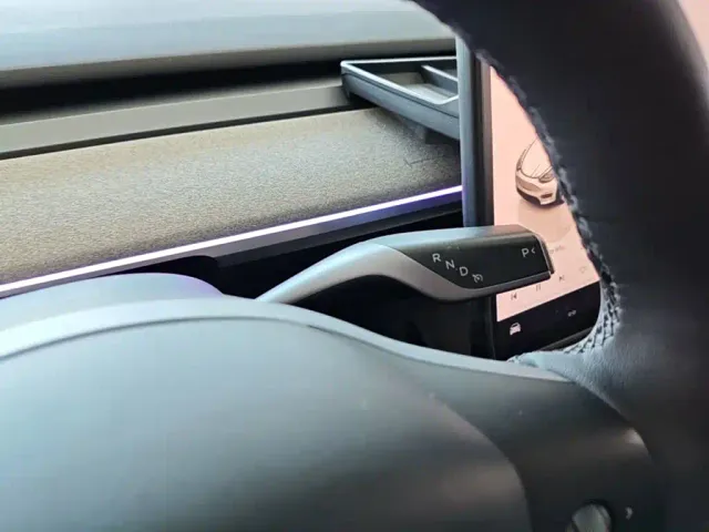 Tesla Model Y — Фото автомобиля 13