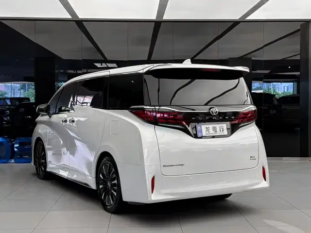Toyota Alphard — Фото автомобиля 4