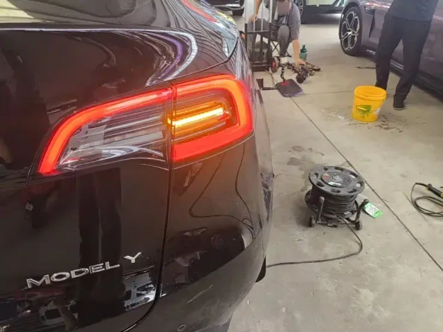 Tesla Model Y — Фото автомобиля 7