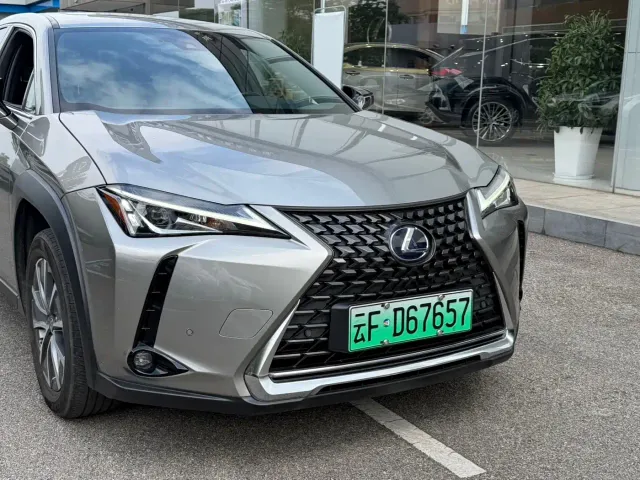 Lexus UX — Фото автомобиля 2