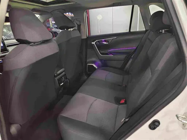 Toyota RAV4 — Фото автомобиля 5