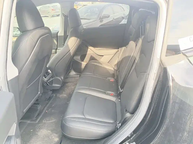 Tesla Model Y — Фото автомобиля 16