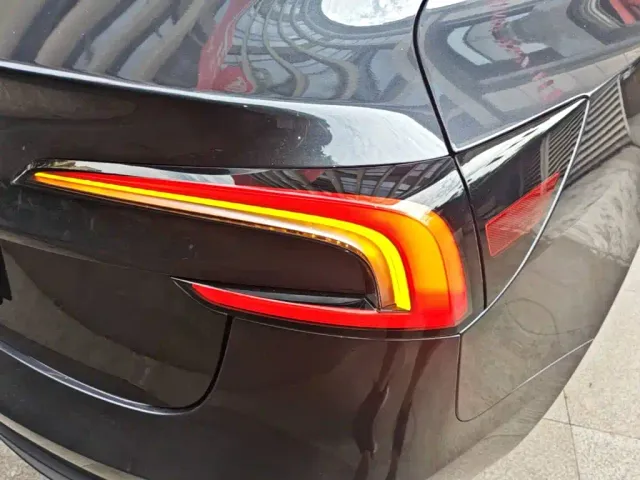 Tesla Model 3 — Фото автомобиля 7