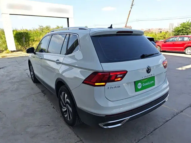 Volkswagen Tiguan L — Фото автомобиля 4