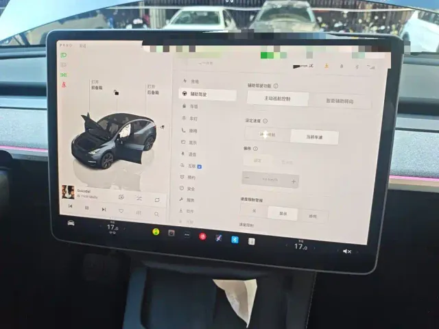 Tesla Model Y — Фото автомобиля 12