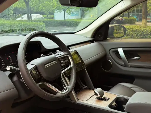 Land Rover Discovery Sport — Фото автомобиля 14