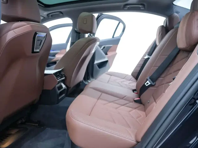 BMW 5 Series — Фото автомобиля 22