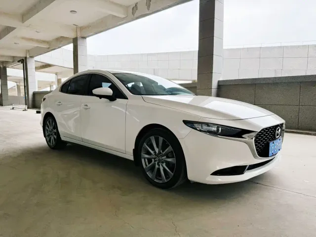 Mazda Axela — Фото автомобиля 3