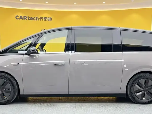 Li Auto MEGA — Фото автомобиля 6