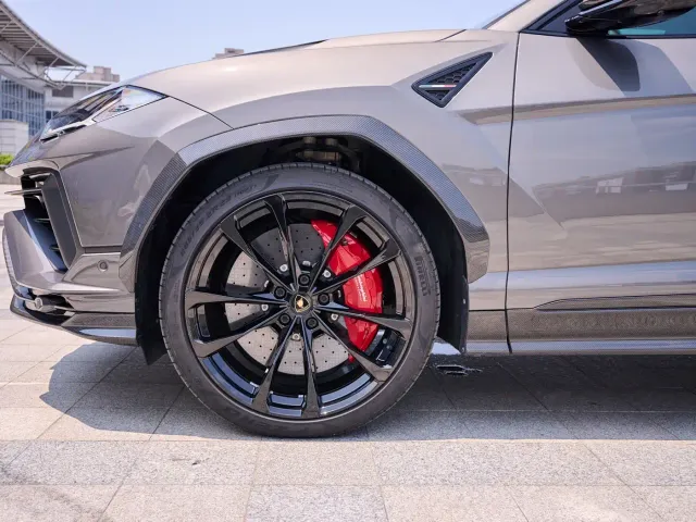 Lamborghini Urus — Фото автомобиля 4