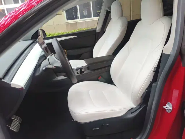 Tesla Model Y — Фото автомобиля 10