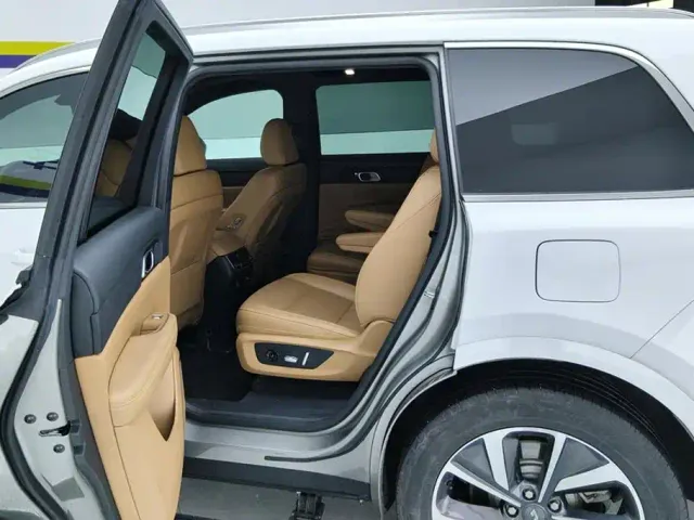 Li Auto ONE — Фото автомобиля 11