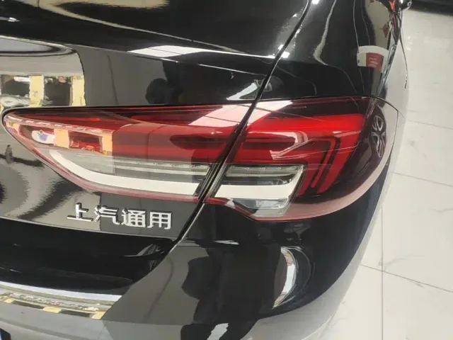 Buick Regal — Фото автомобиля 7
