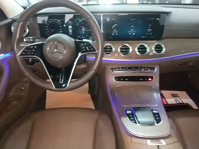 Mercedes-Benz E-Class — Фото автомобиля 4