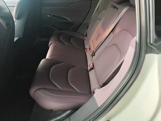 Xiaomi SU7 — Фото автомобиля 16