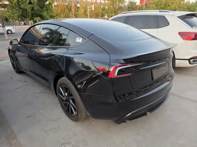 Tesla Model 3 — Фото автомобиля 6