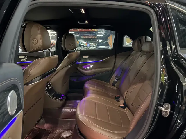 Mercedes-Benz E-Class — Фото автомобиля 5