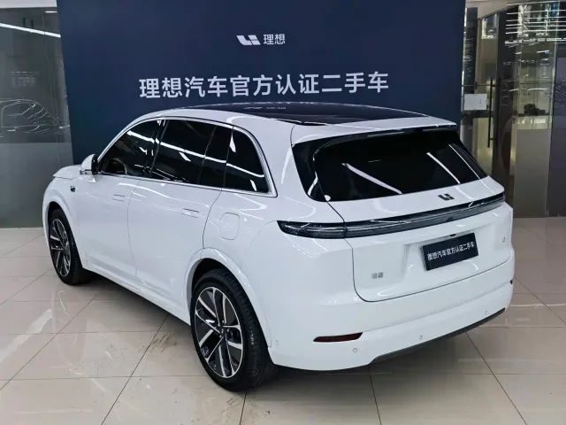 Li Auto L7 — Фото автомобиля 10