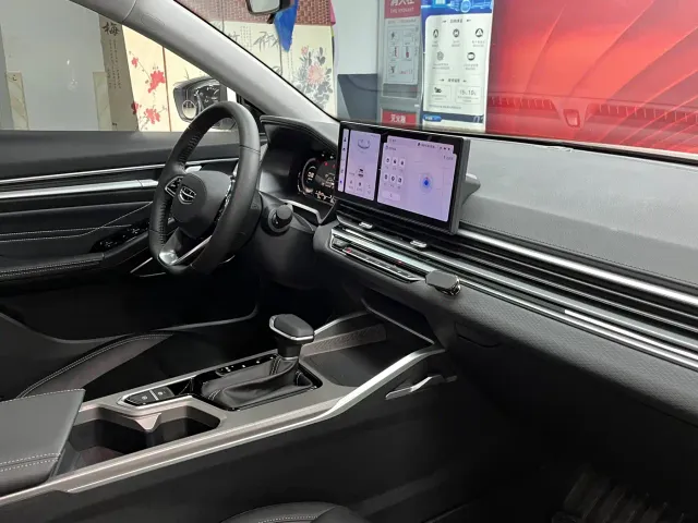 Geely Emgrand — Фото автомобиля 17