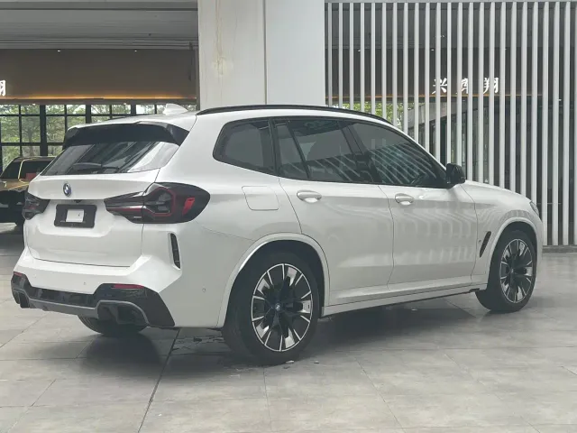 BMW iX3 — Фото автомобиля 7