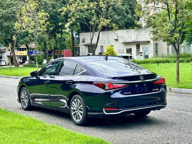 Lexus ES — Фото автомобиля 7