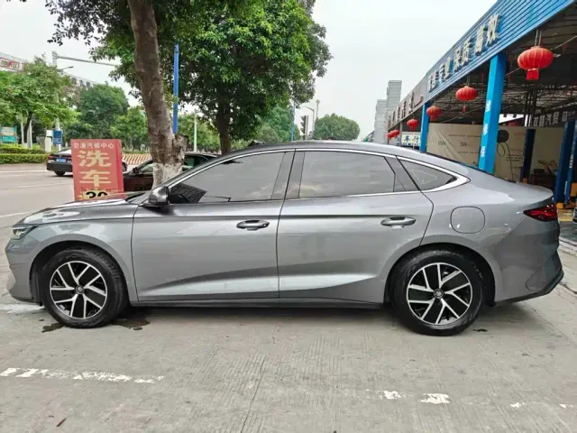 BYD Qin L — Фото автомобиля 8