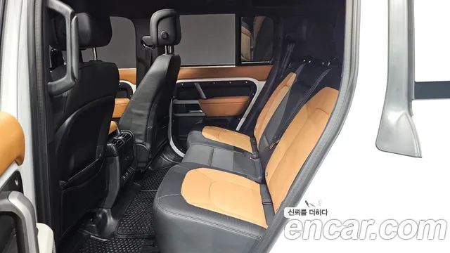 Land Rover Defender — Фото автомобиля 10