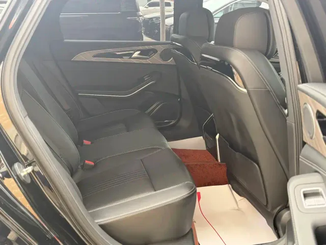 Hongqi H9 — Фото автомобиля 10