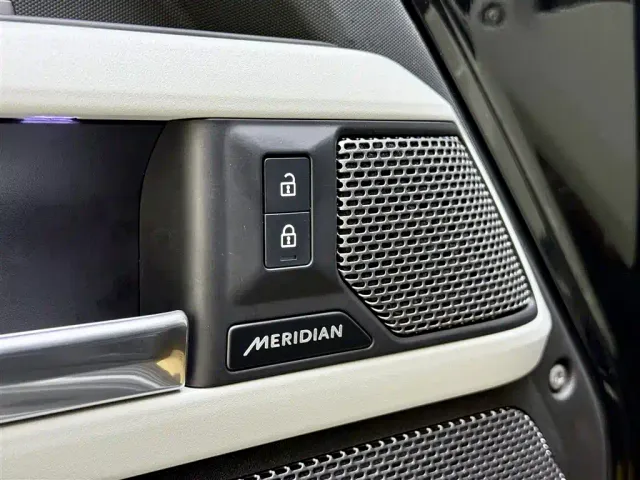 Land Rover Defender — Фото автомобиля 19