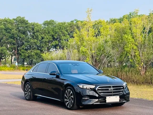 Mercedes-Benz E-Class — Фото автомобиля 3