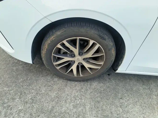 Geely Emgrand — Фото автомобиля 22