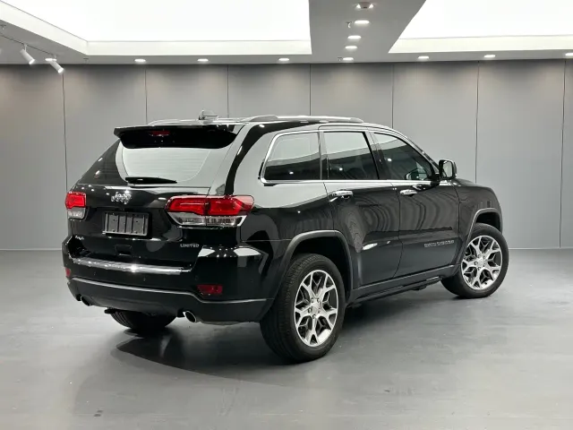 Jeep Grand Cherokee — Фото автомобиля 4