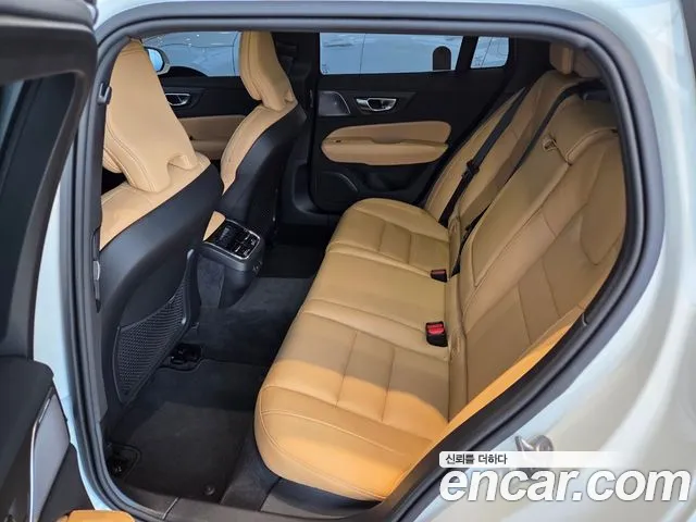 Volvo V60 Cross Country 2nd Gen — Фото автомобиля 11