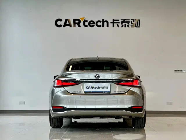 Lexus ES — Фото автомобиля 4