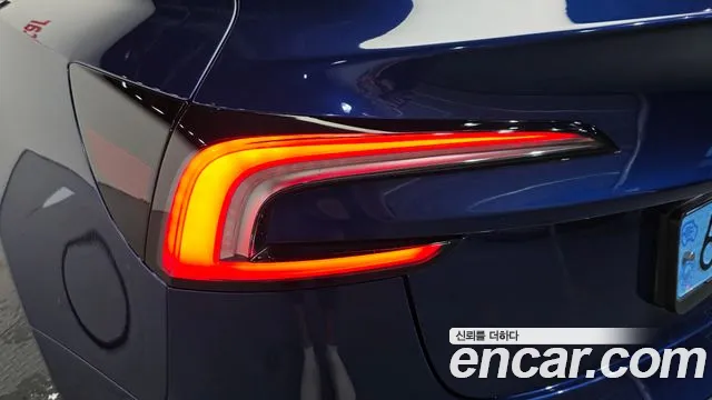 Tesla Model 3 — Фото автомобиля 23