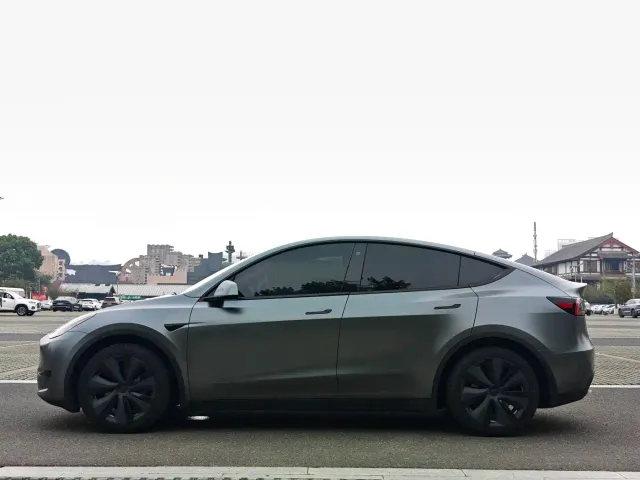 Tesla Model Y — Фото автомобиля 3