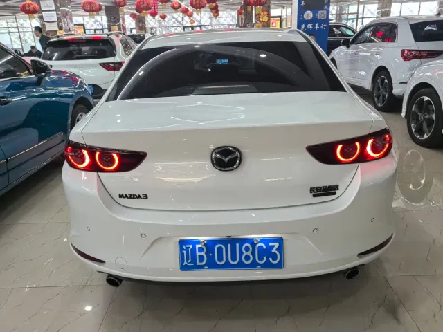 Mazda Axela — Фото автомобиля 8