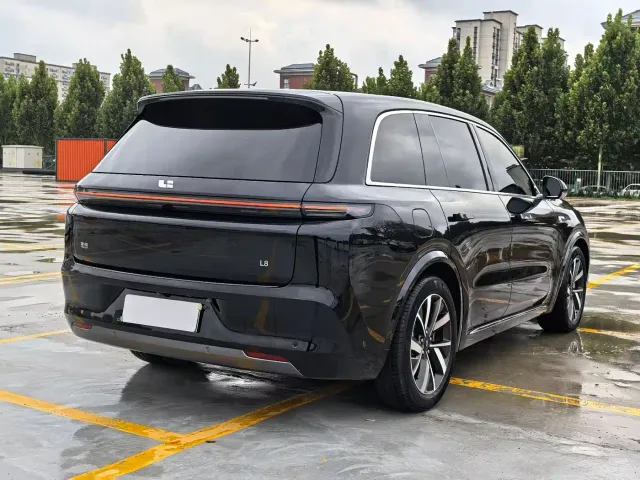 Li Auto L8 — Фото автомобиля 9