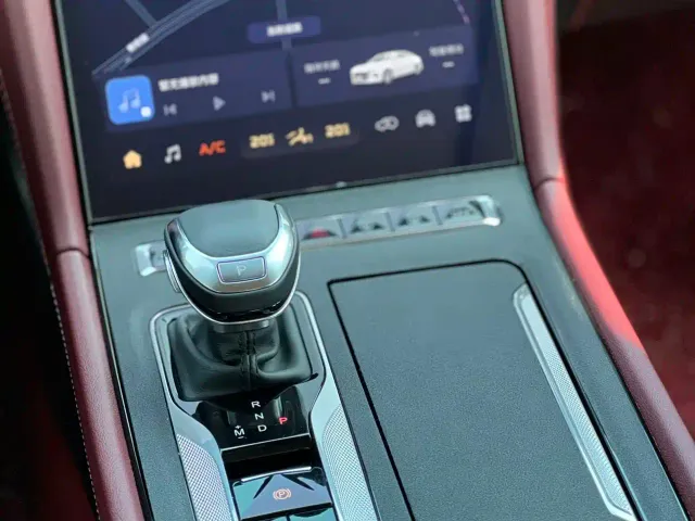 Hongqi H5 — Фото автомобиля 8