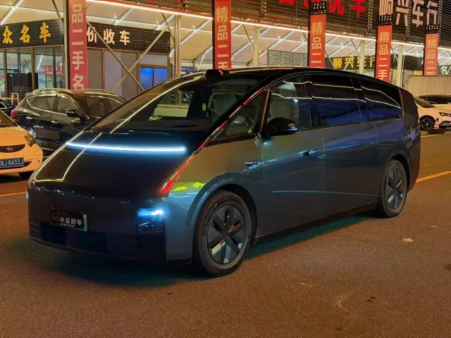 Фотография автомобиля — Li Auto MEGA