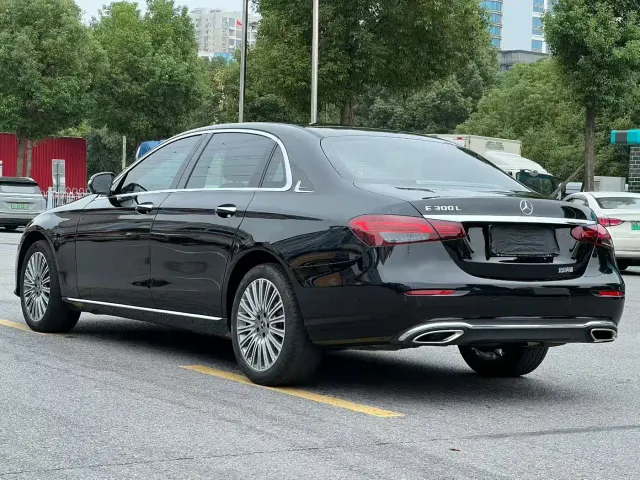 Mercedes-Benz E-Class — Фото автомобиля 7