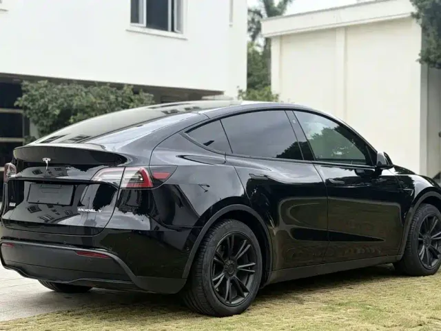 Tesla Model Y — Фото автомобиля 9