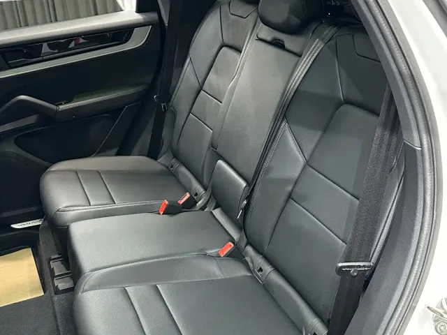 Porsche Cayenne — Фото автомобиля 16