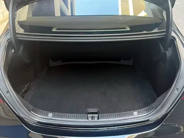 Mercedes-Benz E-Class — Фото автомобиля 8