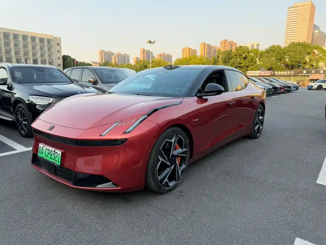 Фотография автомобиля — Lynk & Co Z10